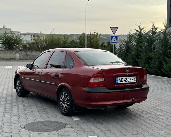 Красный Опель Вектра, объемом двигателя 1.6 л и пробегом 200 тыс. км за 2100 $, фото 4 на Automoto.ua