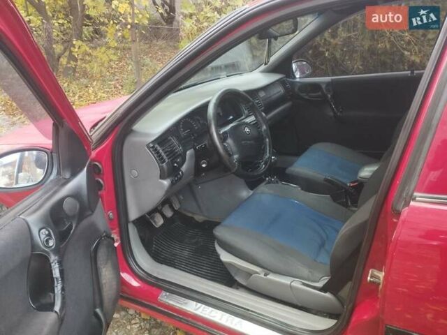 Червоний Опель Вектра, об'ємом двигуна 1.6 л та пробігом 360 тис. км за 1750 $, фото 5 на Automoto.ua
