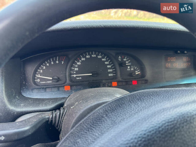 Червоний Опель Вектра, об'ємом двигуна 1.59 л та пробігом 250 тис. км за 1900 $, фото 1 на Automoto.ua