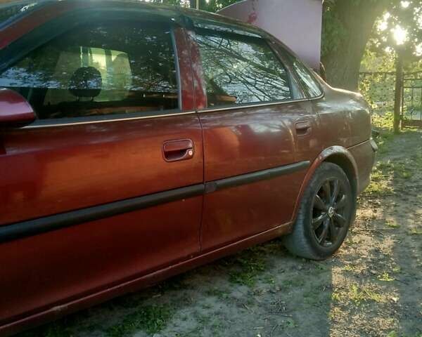Красный Опель Вектра, объемом двигателя 1.6 л и пробегом 286 тыс. км за 2000 $, фото 5 на Automoto.ua