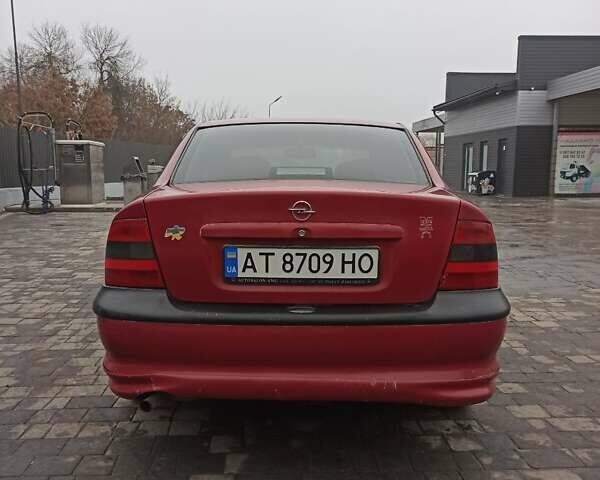 Красный Опель Вектра, объемом двигателя 1.6 л и пробегом 357 тыс. км за 1900 $, фото 5 на Automoto.ua
