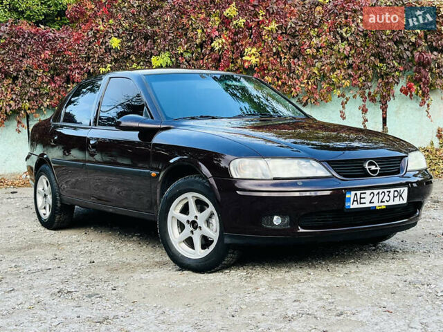 Опель Вектра 1997 в Каменское - Днепродзержинск на Automoto.ua Красный Опель Вектра, объемом двигателя 1.78 л и пробегом 350 тыс. км за 3499 $, фото 6 на Automoto.ua