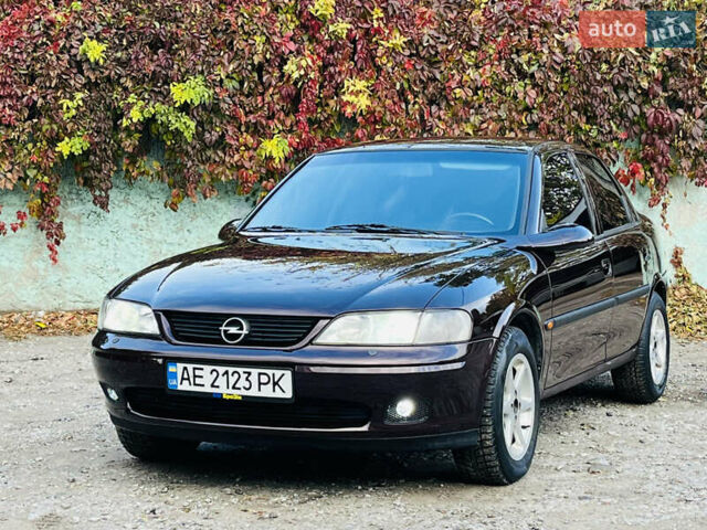 Опель Вектра 1997 в Каменское - Днепродзержинск на Automoto.ua Красный Опель Вектра, объемом двигателя 1.78 л и пробегом 350 тыс. км за 3499 $, фото 7 на Automoto.ua