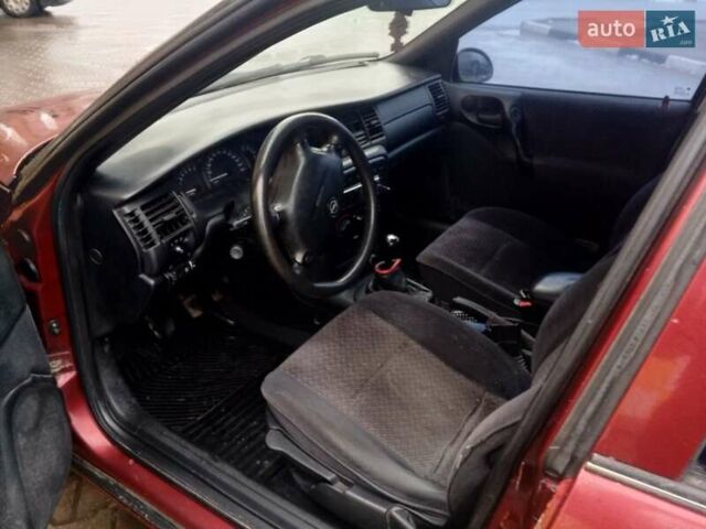 Красный Опель Вектра, объемом двигателя 1.6 л и пробегом 220 тыс. км за 1800 $, фото 4 на Automoto.ua