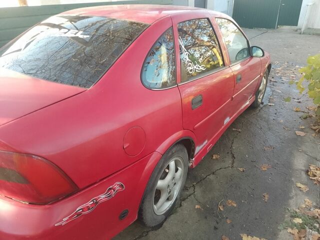 Червоний Опель Вектра, об'ємом двигуна 1.6 л та пробігом 216 тис. км за 2000 $, фото 2 на Automoto.ua