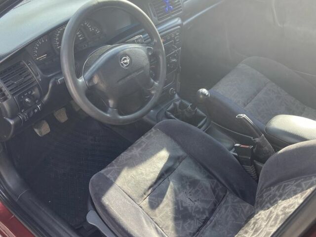 Червоний Опель Вектра, об'ємом двигуна 1.6 л та пробігом 400 тис. км за 2400 $, фото 7 на Automoto.ua