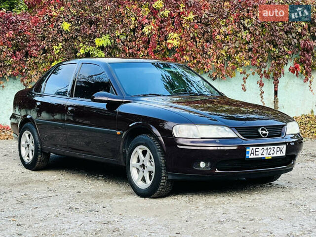 Опель Вектра 1997 в Каменское - Днепродзержинск на Automoto.ua Красный Опель Вектра, объемом двигателя 1.78 л и пробегом 350 тыс. км за 3499 $, фото 2 на Automoto.ua