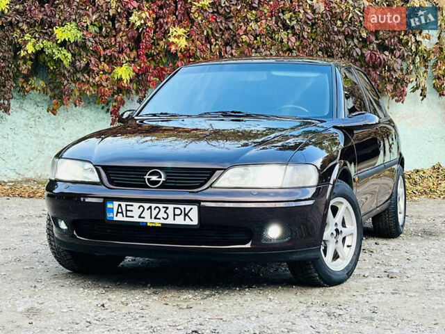 Опель Вектра 1997 в Каменское - Днепродзержинск на Automoto.ua Красный Опель Вектра, объемом двигателя 1.78 л и пробегом 350 тыс. км за 3499 $, фото 11 на Automoto.ua