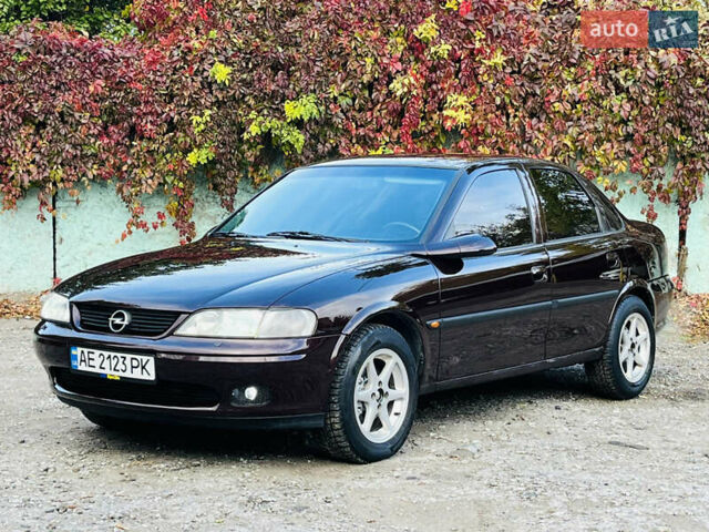 Опель Вектра 1997 в Каменское - Днепродзержинск на Automoto.ua Красный Опель Вектра, объемом двигателя 1.78 л и пробегом 350 тыс. км за 3499 $, фото 8 на Automoto.ua