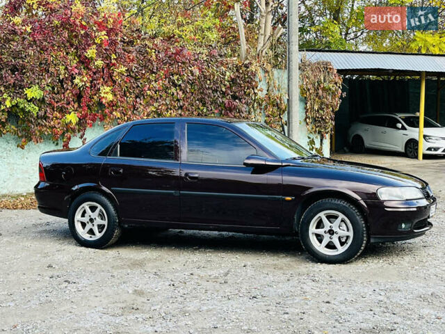 Опель Вектра 1997 в Каменское - Днепродзержинск на Automoto.ua Красный Опель Вектра, объемом двигателя 1.78 л и пробегом 350 тыс. км за 3499 $, фото 4 на Automoto.ua