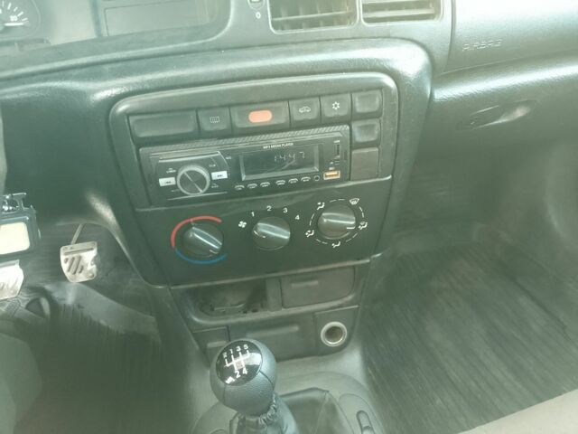 Червоний Опель Вектра, об'ємом двигуна 1.6 л та пробігом 216 тис. км за 2000 $, фото 7 на Automoto.ua