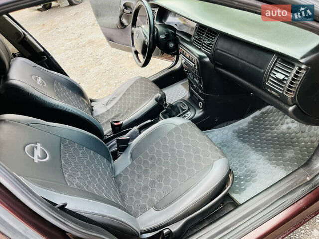 Опель Вектра 1997 в Каменское - Днепродзержинск на Automoto.ua Красный Опель Вектра, объемом двигателя 1.78 л и пробегом 350 тыс. км за 3499 $, фото 25 на Automoto.ua