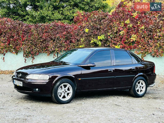 Опель Вектра 1997 в Каменское - Днепродзержинск на Automoto.ua Красный Опель Вектра, объемом двигателя 1.78 л и пробегом 350 тыс. км за 3499 $, фото 9 на Automoto.ua