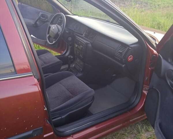 Красный Опель Вектра, объемом двигателя 1.8 л и пробегом 260 тыс. км за 3100 $, фото 3 на Automoto.ua