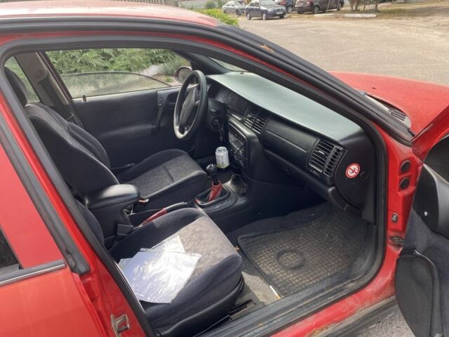 Червоний Опель Вектра, об'ємом двигуна 0 л та пробігом 250 тис. км за 900 $, фото 4 на Automoto.ua