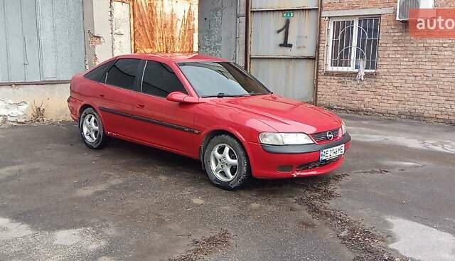 Червоний Опель Вектра, об'ємом двигуна 1.8 л та пробігом 330 тис. км за 3500 $, фото 1 на Automoto.ua