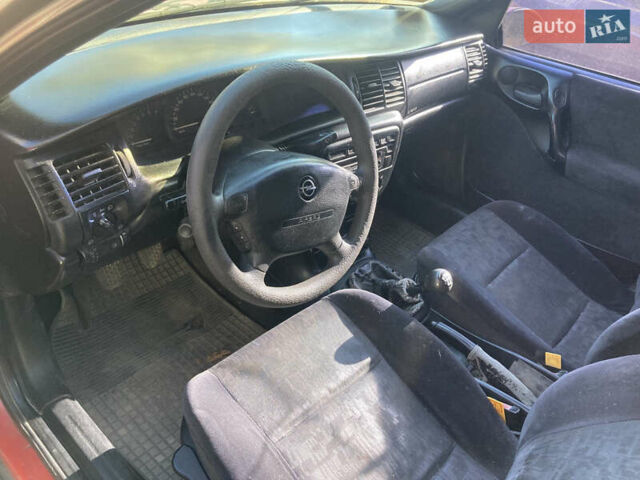 Червоний Опель Вектра, об'ємом двигуна 0 л та пробігом 450 тис. км за 800 $, фото 4 на Automoto.ua