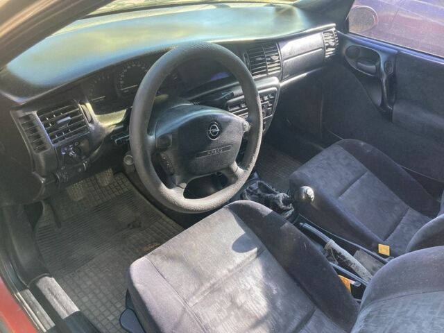 Червоний Опель Вектра, об'ємом двигуна 1.6 л та пробігом 450 тис. км за 800 $, фото 4 на Automoto.ua