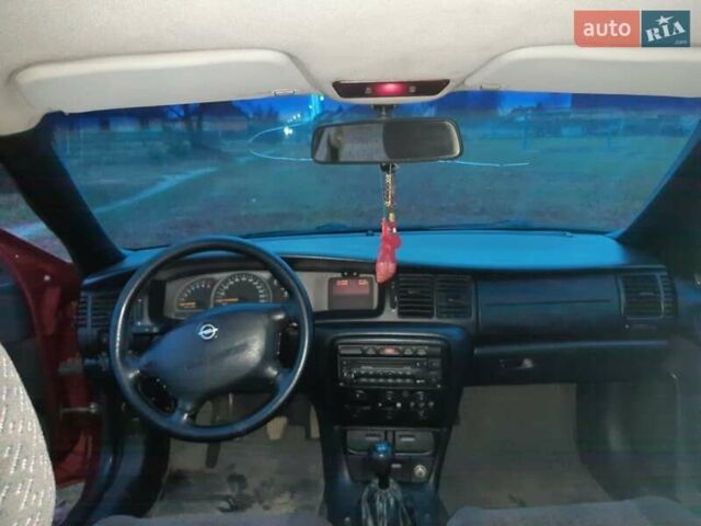 Червоний Опель Вектра, об'ємом двигуна 1.8 л та пробігом 302 тис. км за 1700 $, фото 4 на Automoto.ua