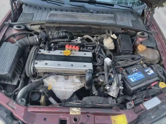 Красный Опель Вектра, объемом двигателя 1.8 л и пробегом 410 тыс. км за 2000 $, фото 6 на Automoto.ua