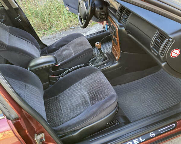 Червоний Опель Вектра, об'ємом двигуна 1.8 л та пробігом 287 тис. км за 2500 $, фото 17 на Automoto.ua