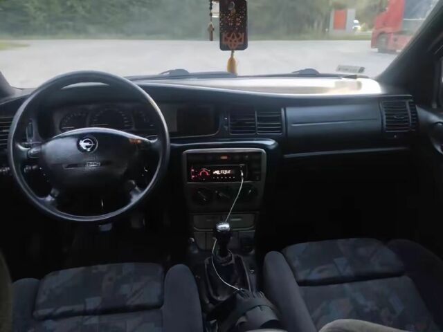 Красный Опель Вектра, объемом двигателя 1.8 л и пробегом 410 тыс. км за 2000 $, фото 7 на Automoto.ua