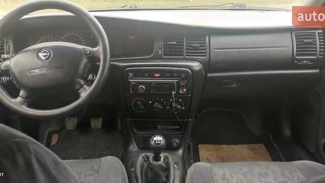 Красный Опель Вектра, объемом двигателя 1.8 л и пробегом 280 тыс. км за 2750 $, фото 9 на Automoto.ua