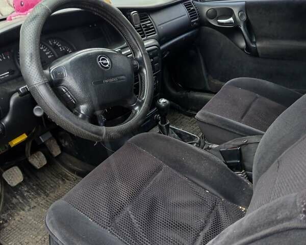 Красный Опель Вектра, объемом двигателя 1.8 л и пробегом 320 тыс. км за 2800 $, фото 5 на Automoto.ua