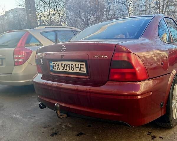 Красный Опель Вектра, объемом двигателя 1.8 л и пробегом 320 тыс. км за 2800 $, фото 3 на Automoto.ua