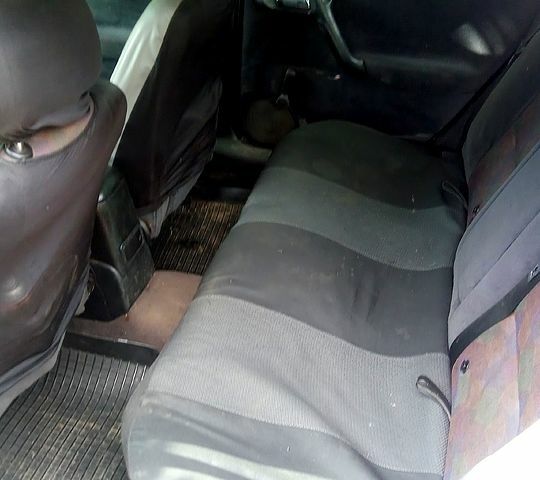 Красный Опель Вектра, объемом двигателя 1.6 л и пробегом 0 тыс. км за 2000 $, фото 2 на Automoto.ua