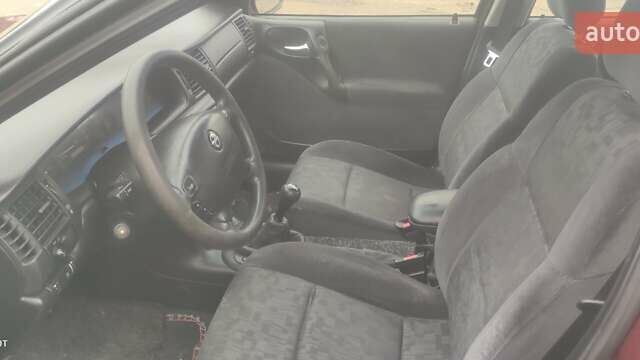 Красный Опель Вектра, объемом двигателя 1.8 л и пробегом 280 тыс. км за 2750 $, фото 6 на Automoto.ua