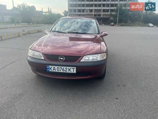 Красный Опель Вектра, объемом двигателя 1.6 л и пробегом 265 тыс. км за 3300 $, фото 1 на Automoto.ua