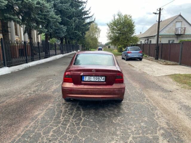 Красный Опель Вектра, объемом двигателя 1.8 л и пробегом 275 тыс. км за 1250 $, фото 4 на Automoto.ua