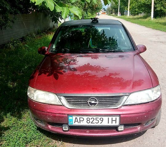 Красный Опель Вектра, объемом двигателя 1.6 л и пробегом 0 тыс. км за 2000 $, фото 3 на Automoto.ua