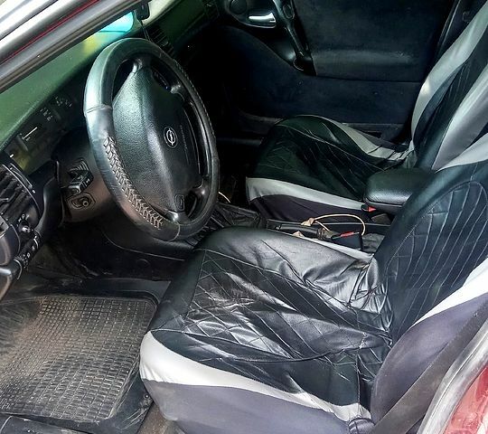 Красный Опель Вектра, объемом двигателя 1.6 л и пробегом 0 тыс. км за 2000 $, фото 1 на Automoto.ua