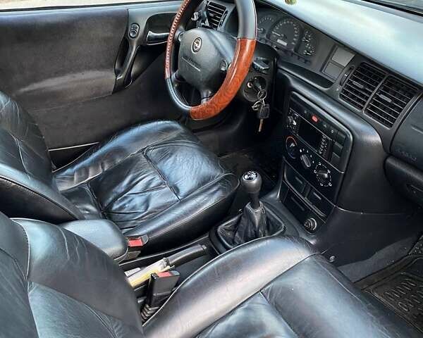 Червоний Опель Вектра, об'ємом двигуна 1.6 л та пробігом 277 тис. км за 2800 $, фото 10 на Automoto.ua