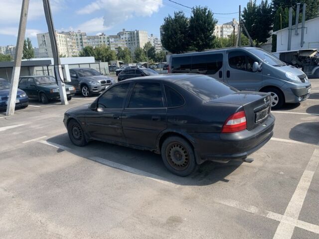 Красный Опель Вектра, объемом двигателя 1.6 л и пробегом 250 тыс. км за 600 $, фото 1 на Automoto.ua