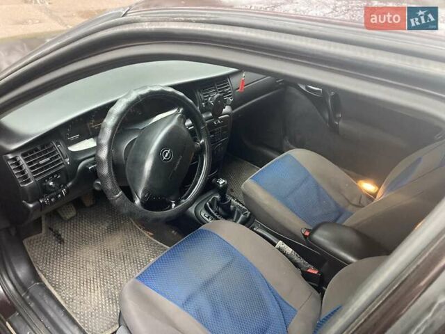 Красный Опель Вектра, объемом двигателя 2 л и пробегом 396 тыс. км за 2500 $, фото 5 на Automoto.ua