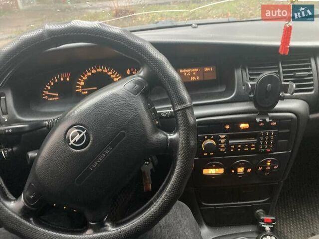 Красный Опель Вектра, объемом двигателя 2 л и пробегом 396 тыс. км за 2500 $, фото 1 на Automoto.ua