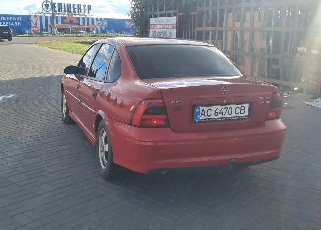 Опель Вектра 2001 в Нововолынск на Automoto.ua Красный Опель Вектра, объемом двигателя 2 л и пробегом 275 тыс. км за 1950 $, фото 4 на Automoto.ua