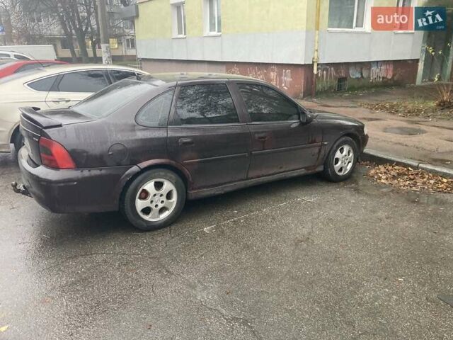 Красный Опель Вектра, объемом двигателя 2 л и пробегом 396 тыс. км за 2500 $, фото 4 на Automoto.ua