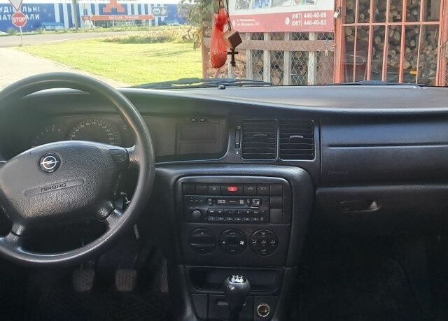 Опель Вектра 2001 в Нововолынск на Automoto.ua Красный Опель Вектра, объемом двигателя 2 л и пробегом 275 тыс. км за 1950 $, фото 6 на Automoto.ua