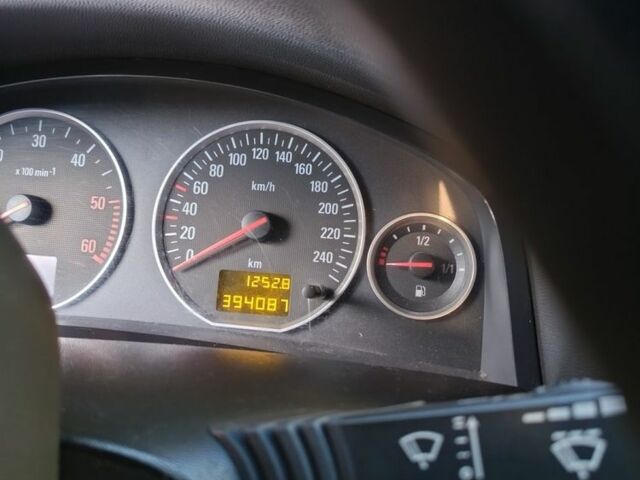 Красный Опель Вектра, объемом двигателя 2 л и пробегом 394 тыс. км за 2000 $, фото 13 на Automoto.ua