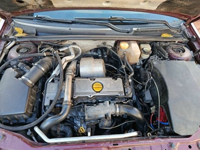 Красный Опель Вектра, объемом двигателя 2 л и пробегом 394 тыс. км за 2000 $, фото 7 на Automoto.ua