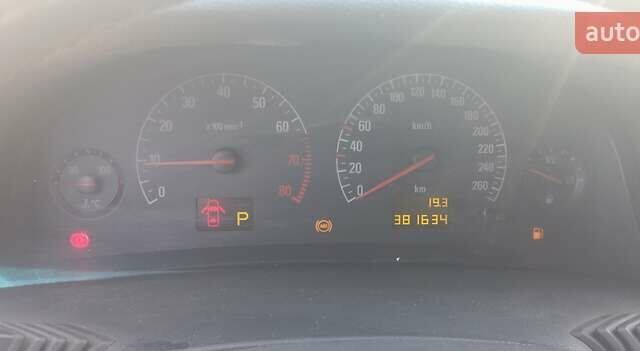 Красный Опель Вектра, объемом двигателя 2.2 л и пробегом 381 тыс. км за 3500 $, фото 6 на Automoto.ua