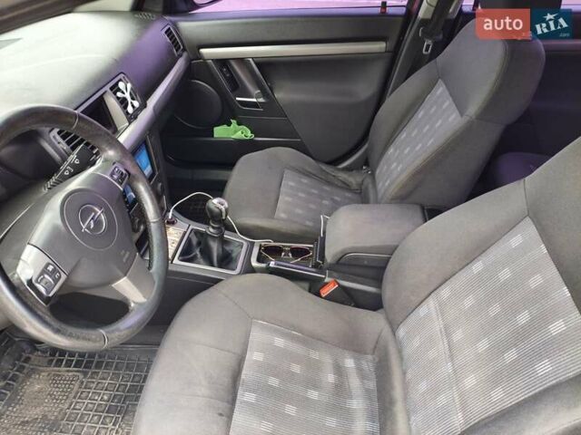 Красный Опель Вектра, объемом двигателя 2.2 л и пробегом 280 тыс. км за 4999 $, фото 8 на Automoto.ua