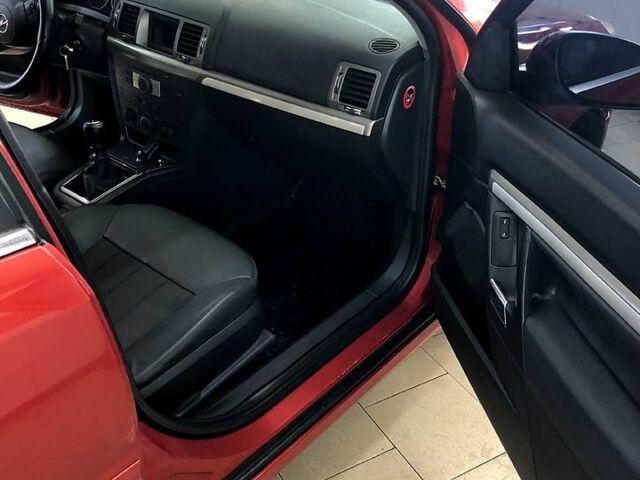 Червоний Опель Вектра, об'ємом двигуна 1.8 л та пробігом 370 тис. км за 5000 $, фото 9 на Automoto.ua