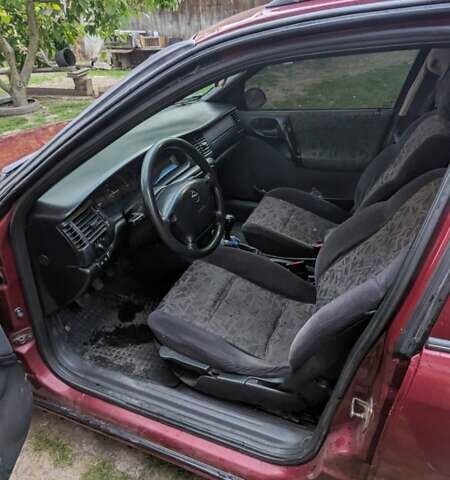 Красный Опель Вектра, объемом двигателя 1.59 л и пробегом 330 тыс. км за 2500 $, фото 3 на Automoto.ua