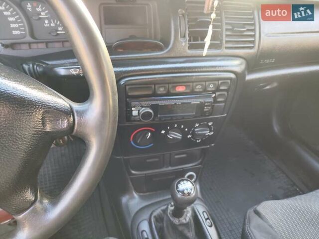 Червоний Опель Вектра, об'ємом двигуна 1.6 л та пробігом 285 тис. км за 1249 $, фото 12 на Automoto.ua