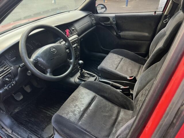 Червоний Опель Вектра, об'ємом двигуна 2 л та пробігом 250 тис. км за 1000 $, фото 6 на Automoto.ua